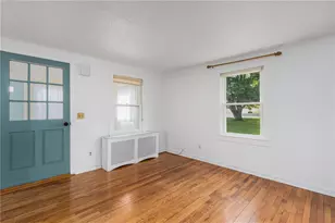 37 Reservoir Rd, Middletown, RI 02842 - Photo 4