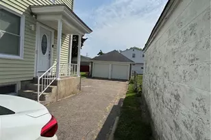 17 Booth Ave, Pawtucket, RI 02861 - Photo 12