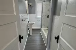 17 Booth Ave, Pawtucket, RI 02861 - Photo 4