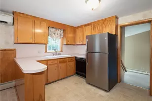 77 Drybrook Rd, Warwick, RI 02889 - Photo 8