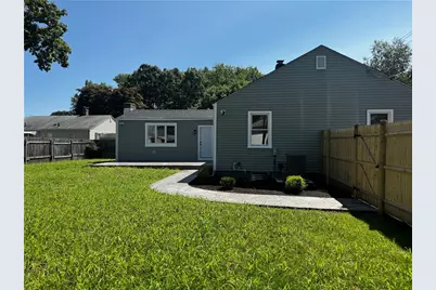 496 Beverage Hill Avenue, Pawtucket, RI 02961 - Photo 14