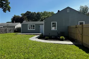 496 Beverage Hill Ave, Pawtucket, RI 02961 - Photo 14