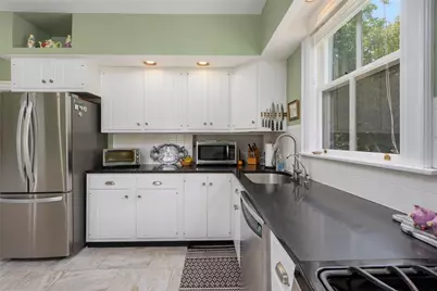 7 Prairie Avenue, Newport, RI 02840 - Photo 18
