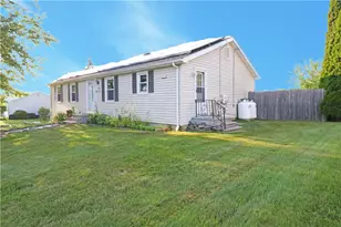 61 Amesbury Cir, Middletown, RI 02842 - Photo 12