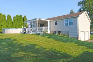 61 Amesbury Cir, Middletown, RI 02842 - Photo 4