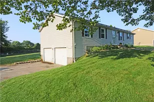 61 Amesbury Cir, Middletown, RI 02842 - Photo 2