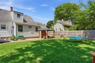 69 Roger Williams Ave, East Providence, RI 02916 - Photo 4