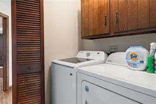 4042 Post Rd, Warwick, RI 02886 - Photo 20