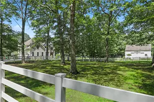 555 Carpenter Ln, North Kingstown, RI 02874 - Photo 2