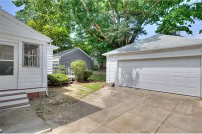 70 Sargent Avenue, Providence, RI 02906 - Photo 32