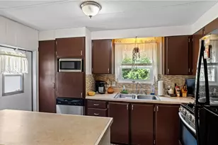 979 Toll Gate Rd, Warwick, RI 02886 - Photo 4