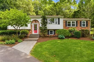 8 Ledgemont Dr, Lincoln, RI 02865 - Photo 2