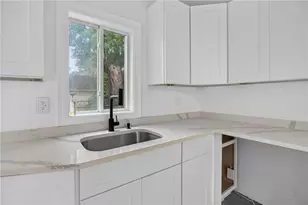 68 Uncas St, Warwick, RI 02889 - Photo 4