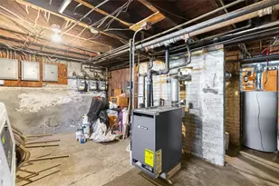 82 Chestnut Ave, Cranston, RI 02910 - Photo 34