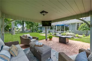 210 Wildflower Dr, Cranston, RI 02921 - Photo 10