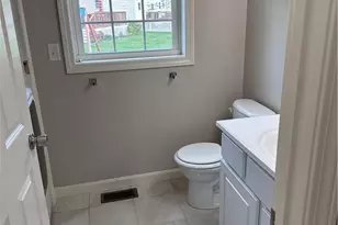 26 Potowomut Rd, Warwick, RI 02818 - Photo 10