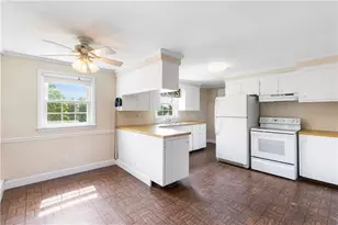 4 Eisenhower St, Cumberland, RI 02864 - Photo 12