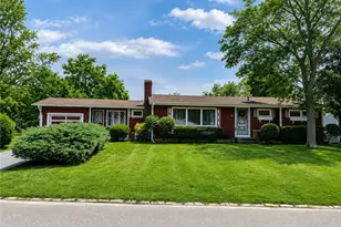 18 Leslie Rd, Warwick, RI 02888 - Photo 1