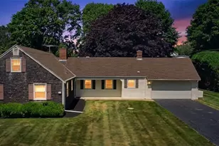 5 South Dr, Middletown, RI 02842 - Photo 1