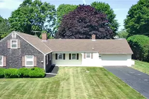 5 South Dr, Middletown, RI 02842 - Photo 2