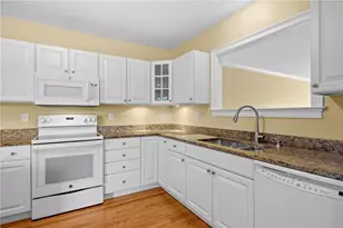 169 Ferry Landing Cir, Portsmouth, RI 02871 - Photo 12