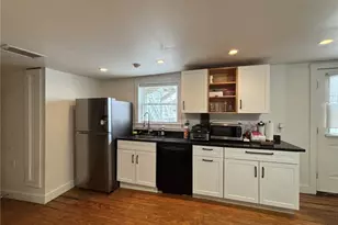 28 Broadway, Newport, RI 02840 - Photo 2