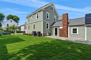 21 Russell Ave, Newport, RI 02840 - Photo 4