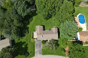 17 Crest Dr, North Kingstown, RI 02852 - Photo 2