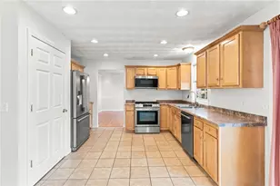 25 Plaza St, Cranston, RI 02920 - Photo 10