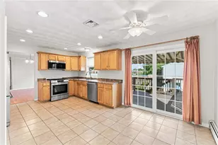 25 Plaza St, Cranston, RI 02920 - Photo 6