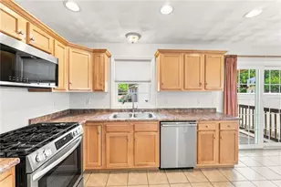 25 Plaza St, Cranston, RI 02920 - Photo 4
