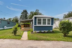 39 Cathy Cir, Portsmouth, RI 02871 - Photo 2