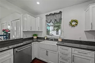 2 Lasalle Pl, Newport, RI 02840 - Photo 12