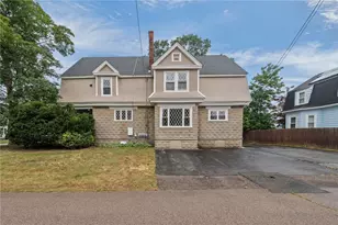 49 Arnold St, East Providence, RI 02915 - Photo 2