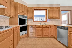 47 Homeland St, Johnston, RI 02919 - Photo 6