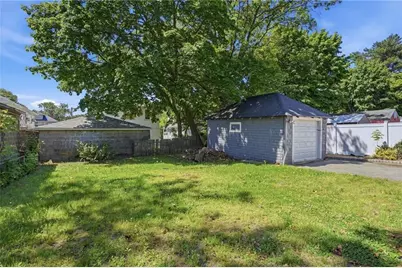 132 Roger Williams Avenue, Providence, RI 02907 - Photo 36