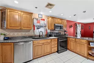 53 Peckham St, Pawtucket, RI 02861 - Photo 2
