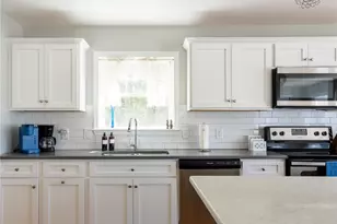 29 Crest St, Middletown, RI 02842 - Photo 2