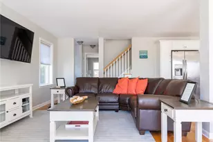 29 Crest St, Middletown, RI 02842 - Photo 8