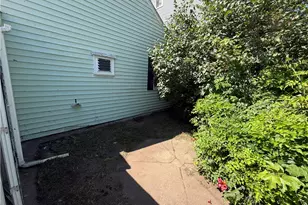 5 Brown St, Pawtucket, RI 02860 - Photo 16