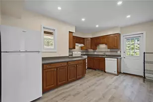 3 Thurston Ave, Newport, RI 02840 - Photo 10