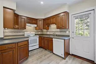 3 Thurston Ave, Newport, RI 02840 - Photo 12
