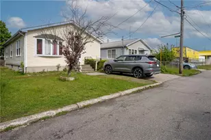 102 Kenmore St, Pawtucket, RI 02861 - Photo 2