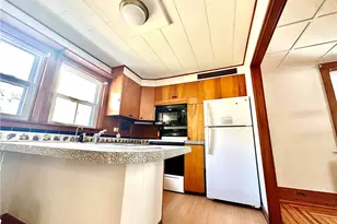 60 Dixon St, Newport, RI 02840 - Photo 4