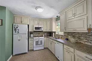 8 Eastward Dr, Lincoln, RI 02865 - Photo 4