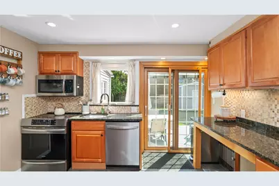 449 Pawtucket Avenue, East Providence, RI 02916 - Photo 16