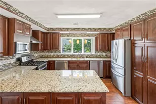 34 Cherry Hill Rd, Johnston, RI 02919 - Photo 10