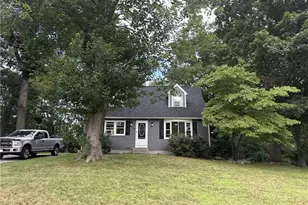 15 Baneberry Dr, Cranston, RI 02921 - Photo 2
