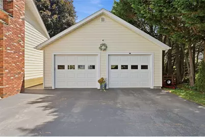 9 Therese Street, Narragansett, RI 02882 - Photo 4