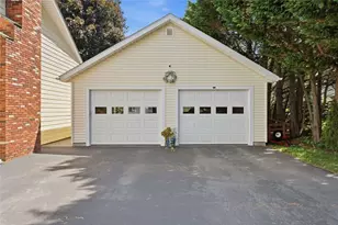 9 Therese St, Narragansett, RI 02882 - Photo 4